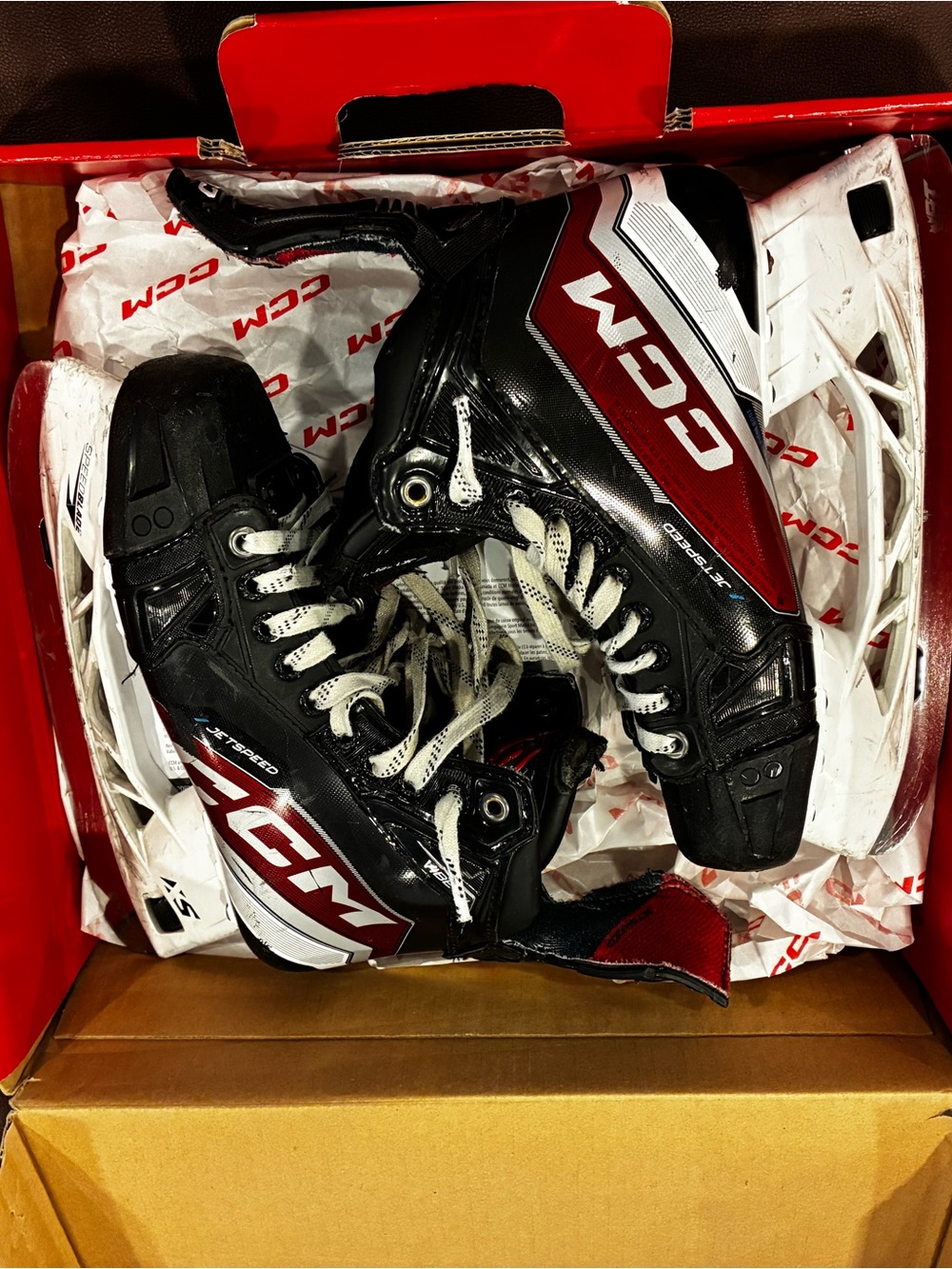 CCM vibe' Black and Red jetspeed Hockey Skates